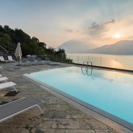 By The Pool With Stunning View Bellano