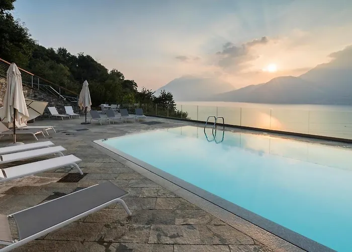 By The Pool With Stunning View Bellano